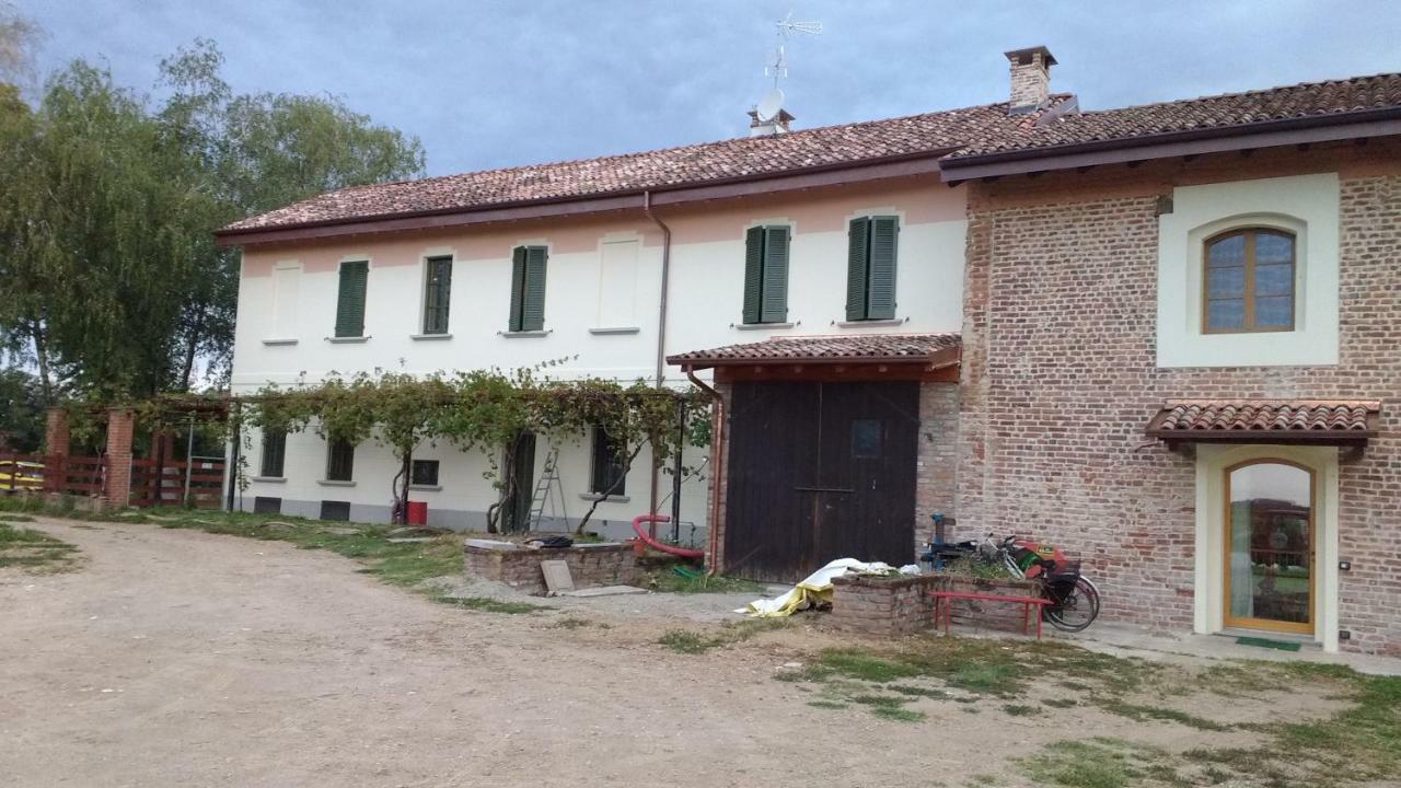 Agriturismo Cascina Poscallone 아비아테그라소 외부 사진